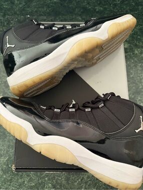 Jordan 11 Retro Jubilee 25th - Men’s Sneakers in Black with Gum/White Sole